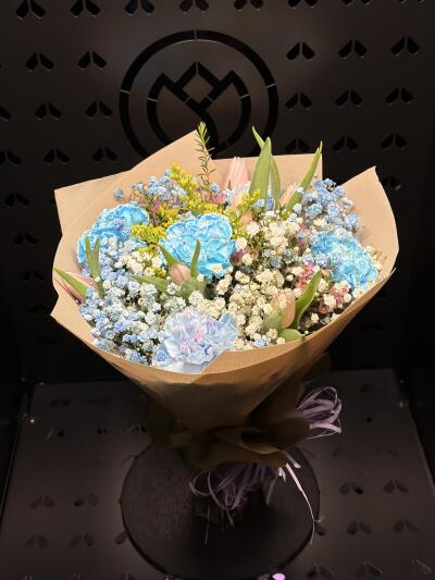 Bukiet z Dom Kwiatów i Sztuki
