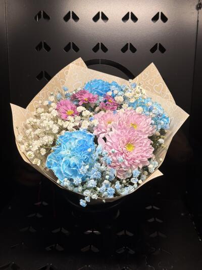 Bukiet z Dom Kwiatów i Sztuki