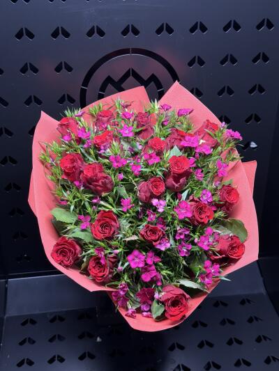 Bukiet z Dom Kwiatów i Sztuki