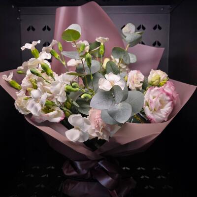 Pudrowa Subtelność – bukiet