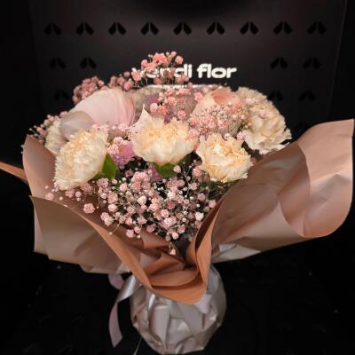 Pudrowa Lekkość – bukiet