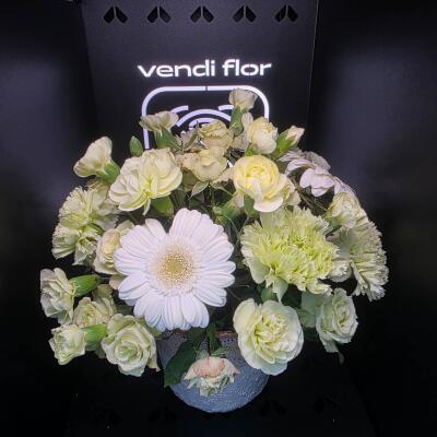 Kremowa Elegancja – Flowerpot