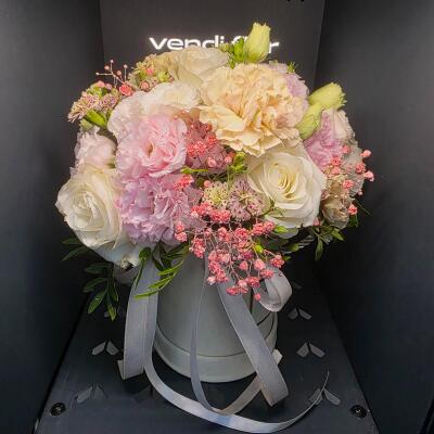 Pudrowa Elegancja - FlowerBox